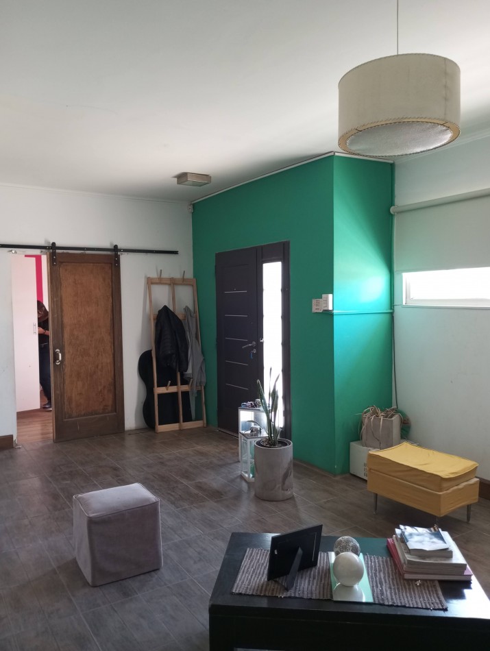 Casa sobre Av 12x50 con galpon