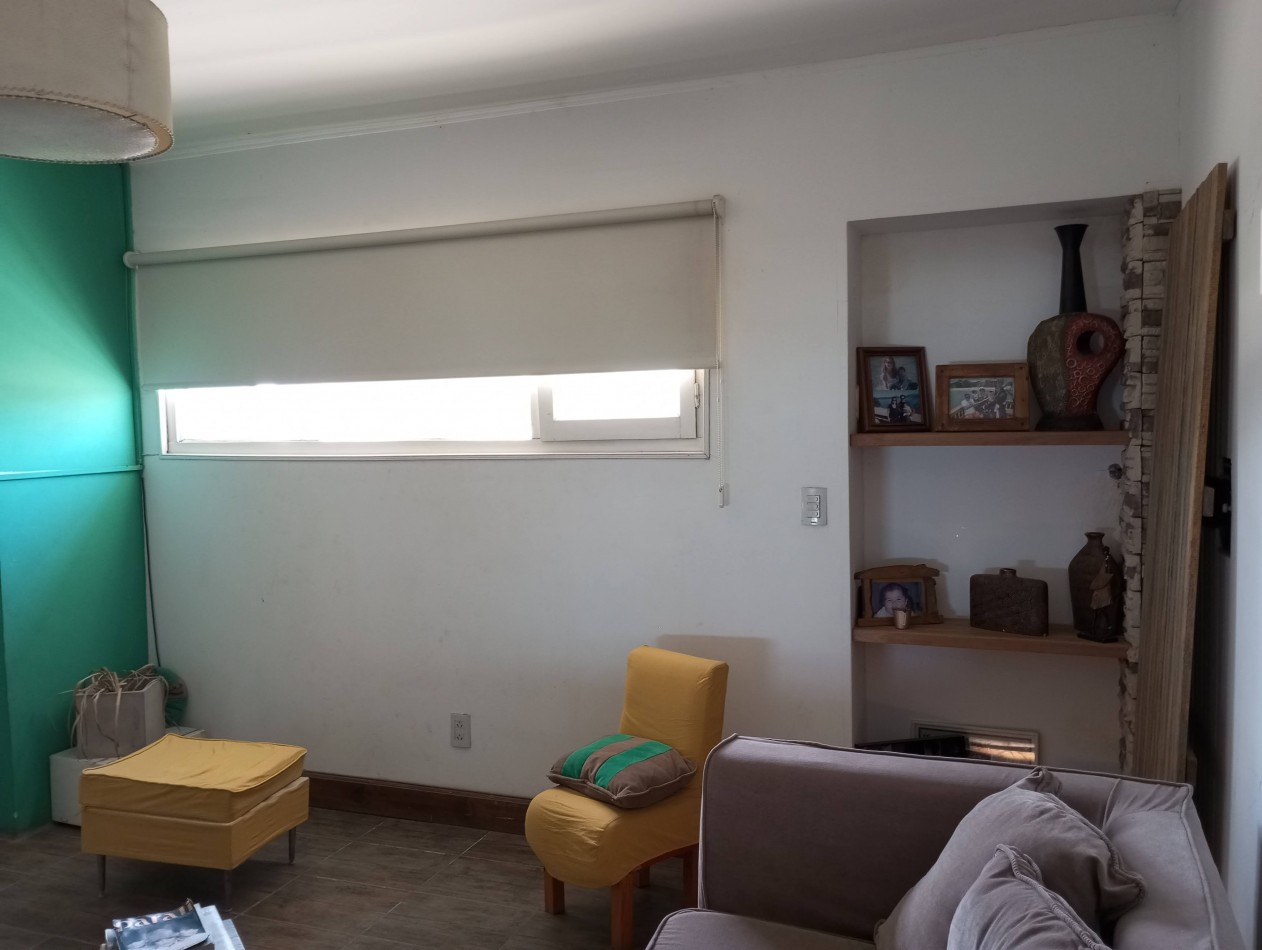Casa sobre Av 12x50 con galpon