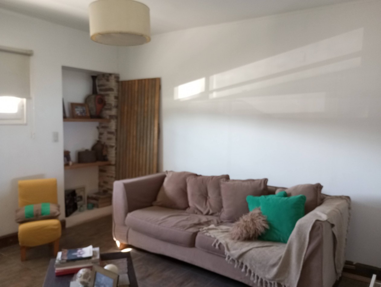 Casa sobre Av 12x50 con galpon