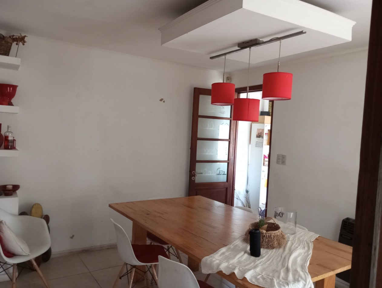 Casa sobre Av 12x50 con galpon
