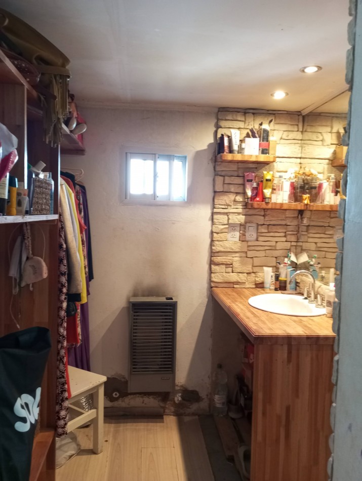 Casa sobre Av 12x50 con galpon