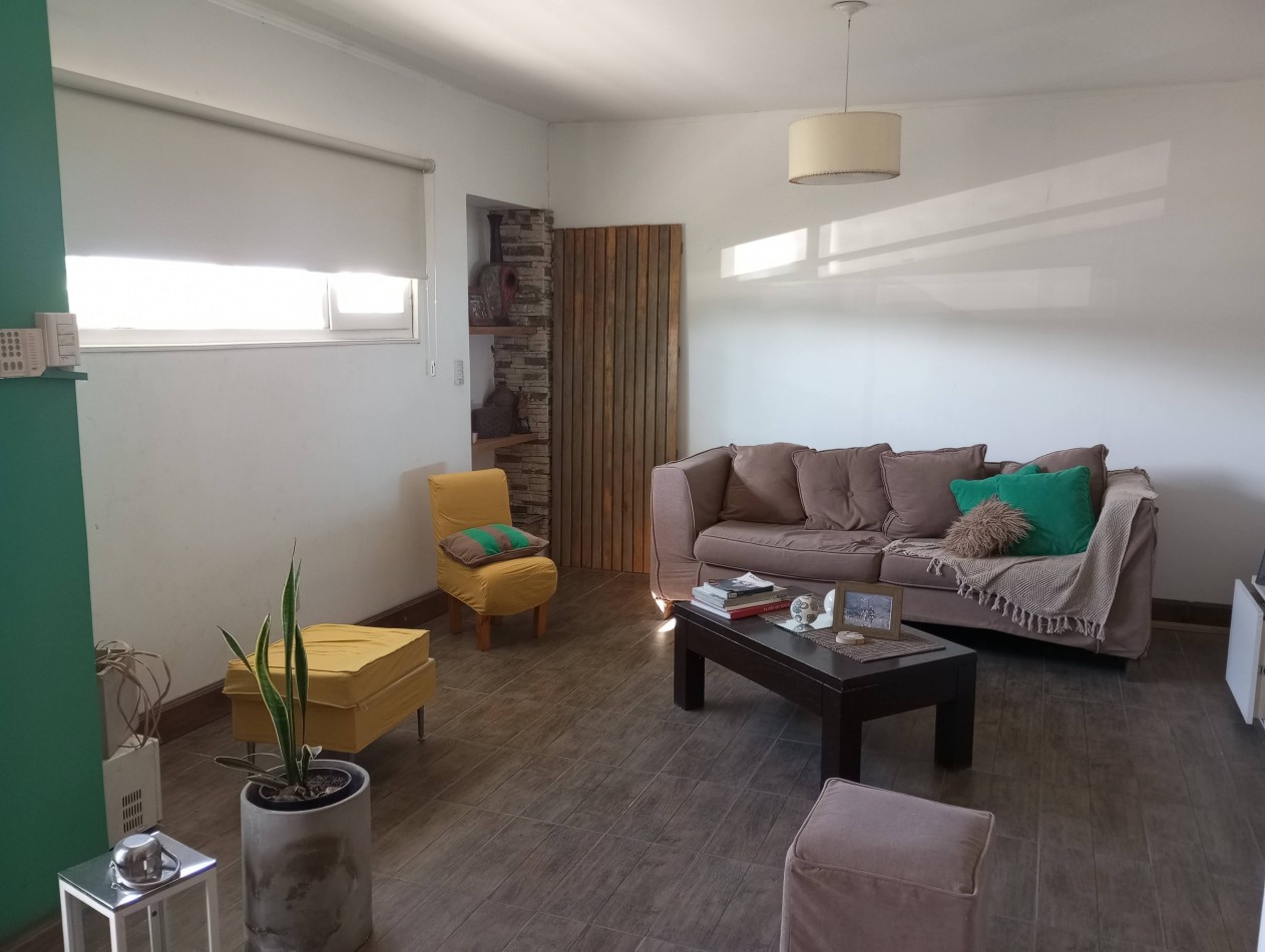 Casa sobre Av 12x50 con galpon