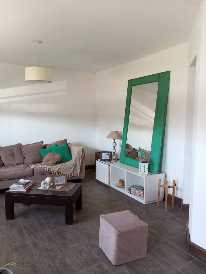 Casa sobre Av 12x50 con galpon