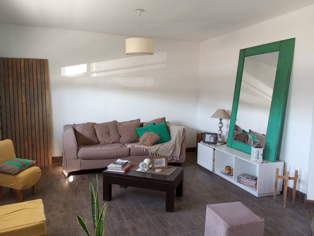 Casa sobre Av 12x50 con galpon