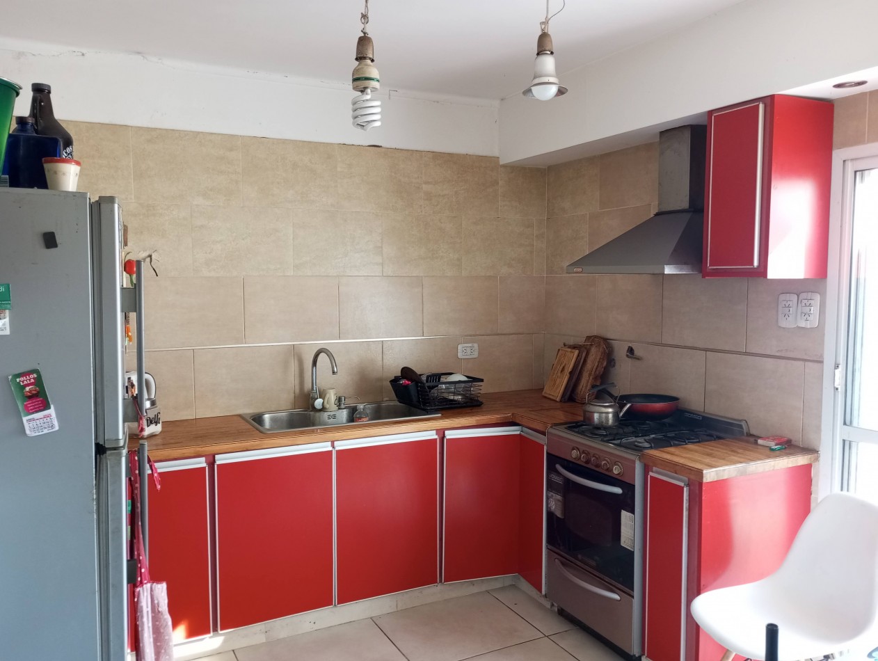 Casa sobre Av 12x50 con galpon