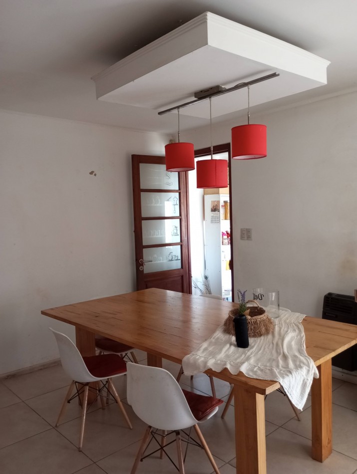 Casa sobre Av 12x50 con galpon