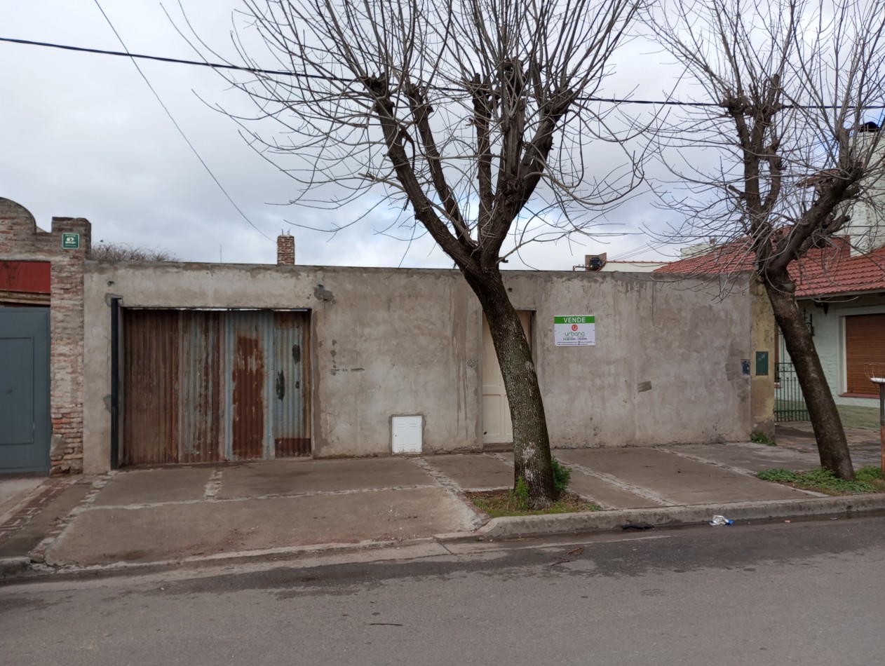 Lote con demolicion (Frente a Plaza)