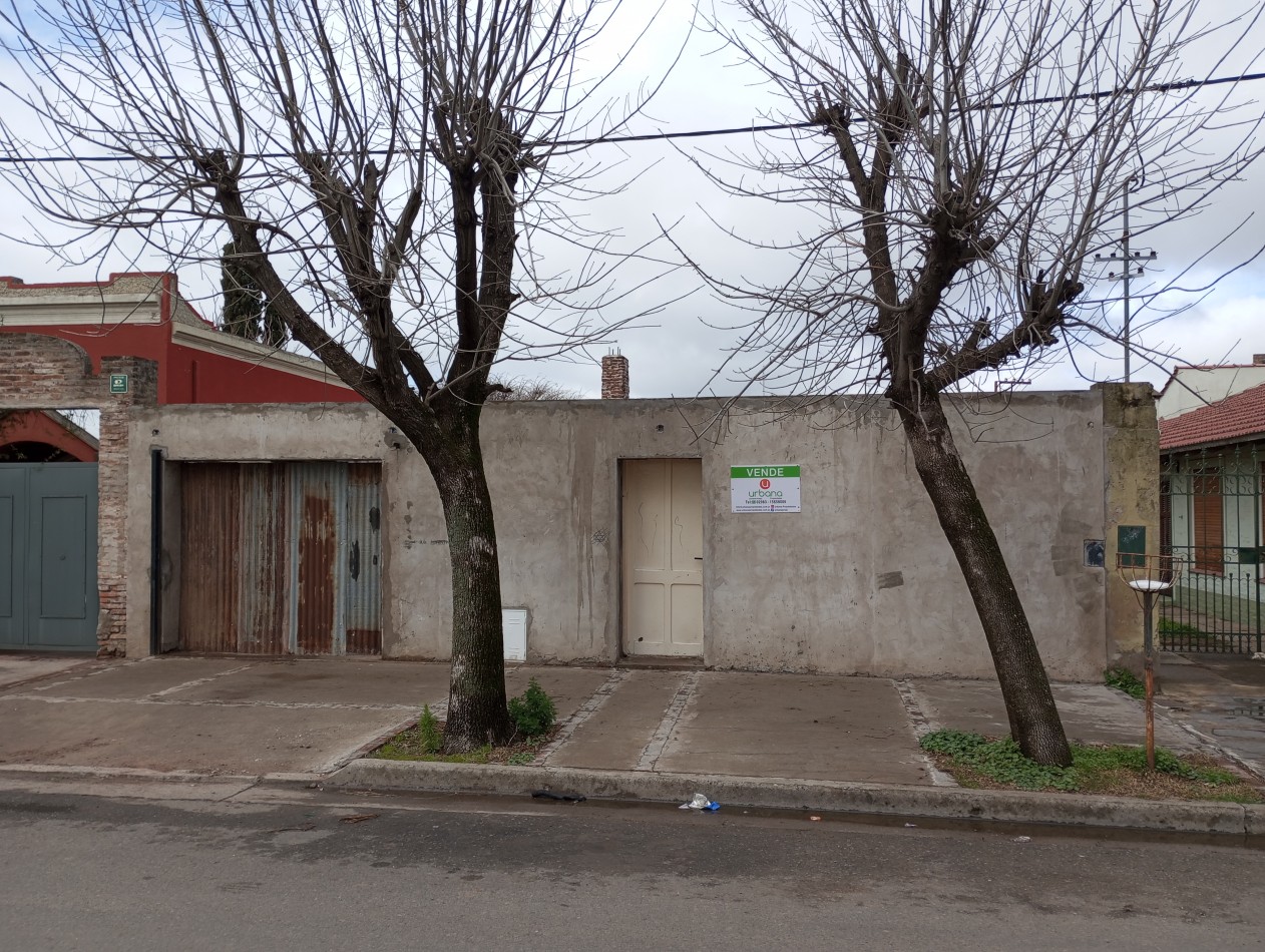 Lote con demolicion (Frente a Plaza)