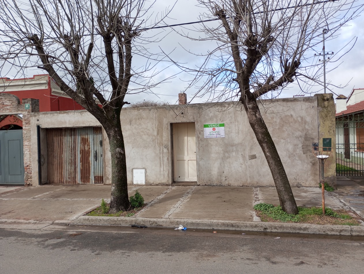 Lote con demolicion (Frente a Plaza)