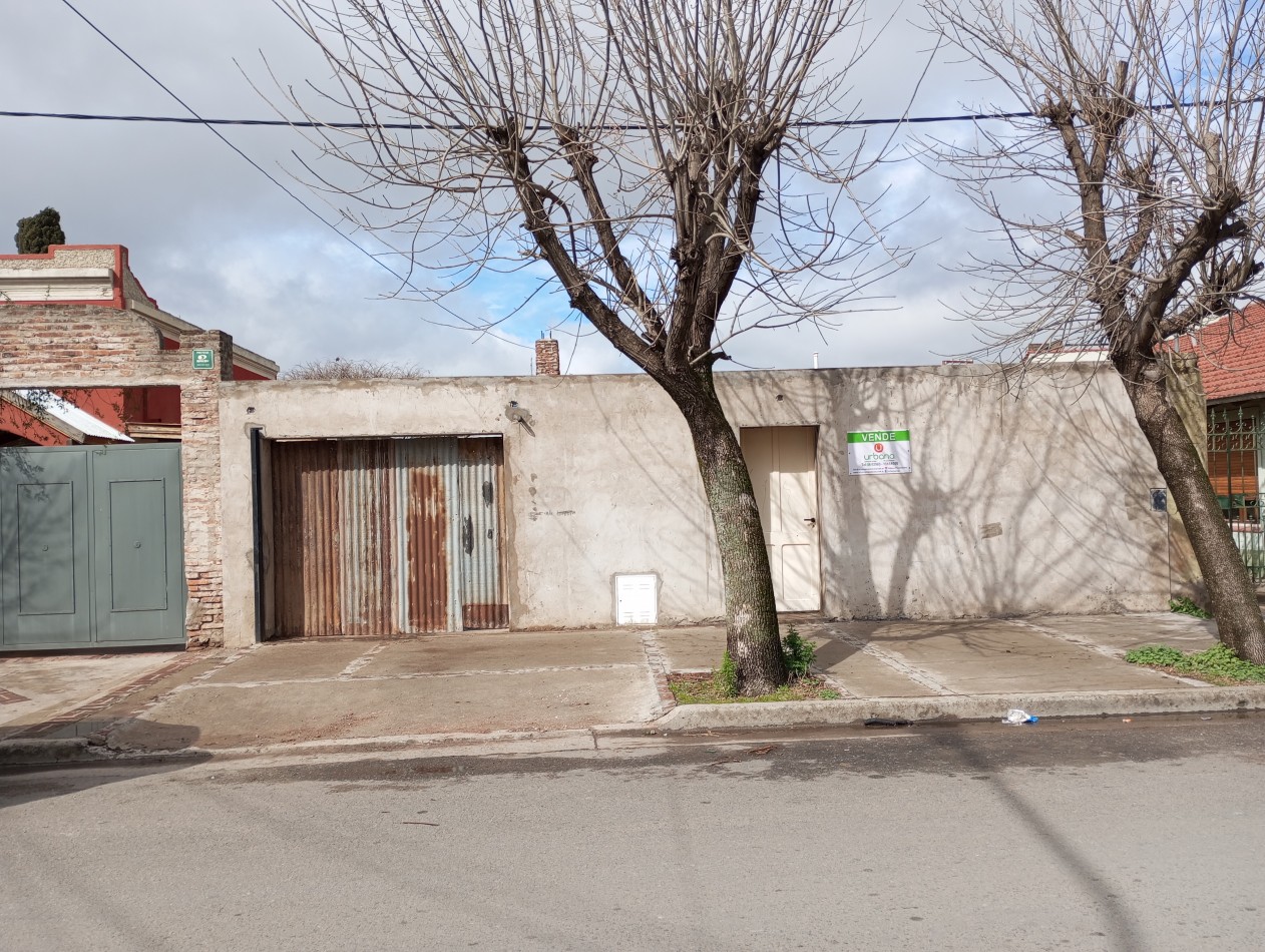 Lote con demolicion (Frente a Plaza)